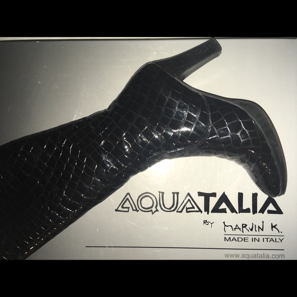 Aquatalia Black Snake print leather heeled boots - Picture 7 of 7